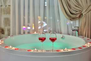 Bedrock Cave Hotel - Adults Only