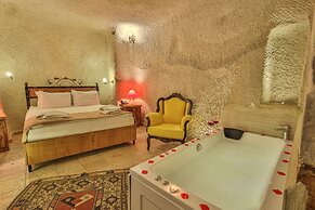 Bedrock Cave Hotel - Adults Only