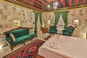 Bedrock Cave Hotel - Adults Only