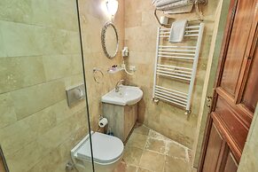 Bedrock Cave Hotel - Adults Only