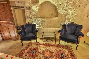 Bedrock Cave Hotel - Adults Only