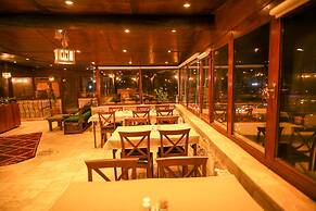 Bedrock Cave Hotel - Adults Only