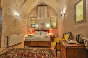 Bedrock Cave Hotel - Adults Only
