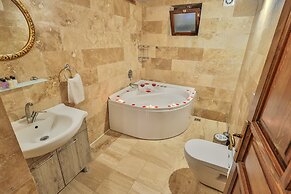 Bedrock Cave Hotel - Adults Only