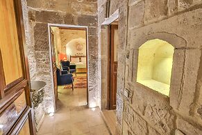 Bedrock Cave Hotel - Adults Only