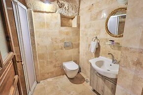 Bedrock Cave Hotel - Adults Only