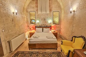 Bedrock Cave Hotel - Adults Only