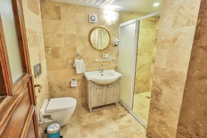 Bedrock Cave Hotel - Adults Only