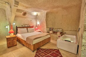 Bedrock Cave Hotel - Adults Only