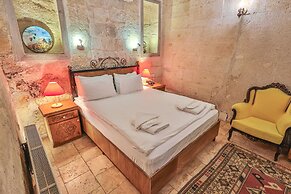 Bedrock Cave Hotel - Adults Only