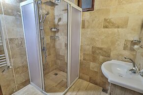 Bedrock Cave Hotel - Adults Only