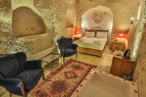 Bedrock Cave Hotel - Adults Only