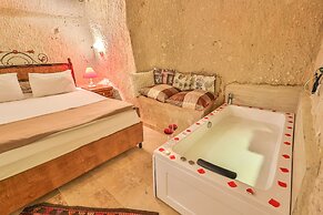 Bedrock Cave Hotel - Adults Only