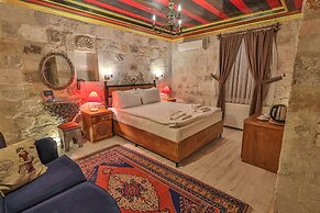 Bedrock Cave Hotel - Adults Only