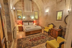 Bedrock Cave Hotel - Adults Only