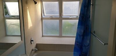 Oceanic View Apartment at Fern Court