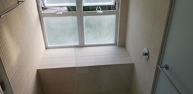 Oceanic View Apartment at Fern Court