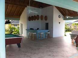 Oceanic View Apartment at Fern Court