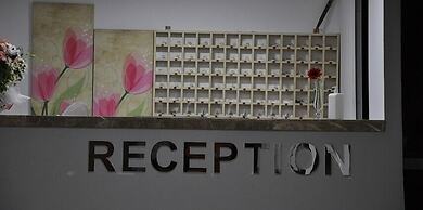 Anita Kemer Noch Hotel