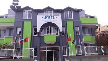 Anita Kemer Noch Hotel