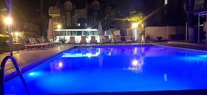 Anita Kemer Noch Hotel