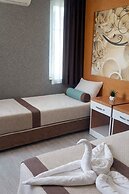 Anita Kemer Noch Hotel