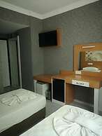 Anita Kemer Noch Hotel