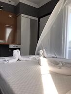 Anita Kemer Noch Hotel