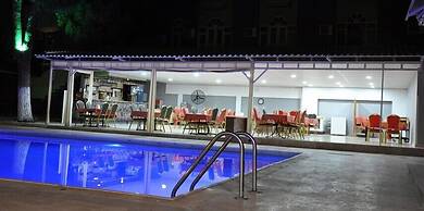 Anita Kemer Noch Hotel