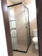 Anita Kemer Noch Hotel