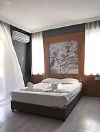 Anita Kemer Noch Hotel