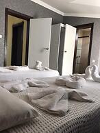 Anita Kemer Noch Hotel