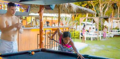 INFINITY Beach Club - Hostel