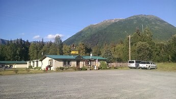 Bird Creek Motel