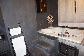 Narakul Resort Hotel