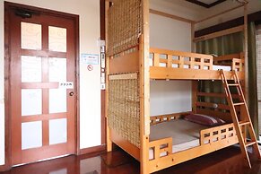 ALL FRIENDS - Hostel