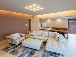 Condominium T-Room