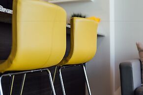 QuickStay - Luxury on Bay St. (Yonge & College)