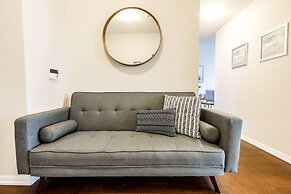 QuickStay - Luxury on Bay St. (Yonge & College)