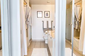 QuickStay - Luxury on Bay St. (Yonge & College)