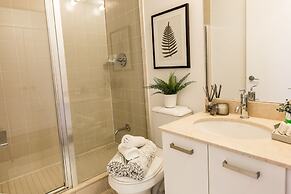 QuickStay - Luxury on Bay St. (Yonge & College)