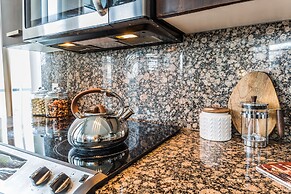 QuickStay - Luxury on Bay St. (Yonge & College)