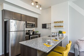 QuickStay - Luxury on Bay St. (Yonge & College)