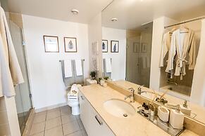 QuickStay - Luxury on Bay St. (Yonge & College)