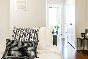 QuickStay - Luxury on Bay St. (Yonge & College)