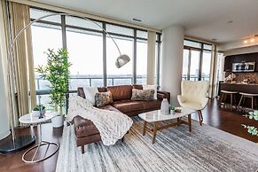 QuickStay - Luxury on Bay St. (Yonge & College)