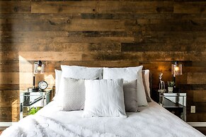 QuickStay - Luxury on Bay St. (Yonge & College)