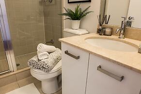 QuickStay - Luxury on Bay St. (Yonge & College)