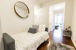 QuickStay - Luxury on Bay St. (Yonge & College)