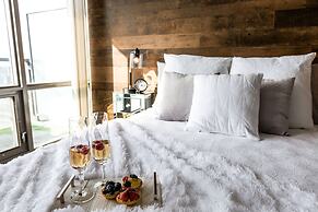 QuickStay - Luxury on Bay St. (Yonge & College)